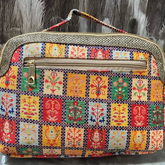 Unique Square Sling - Picture 2 of 3